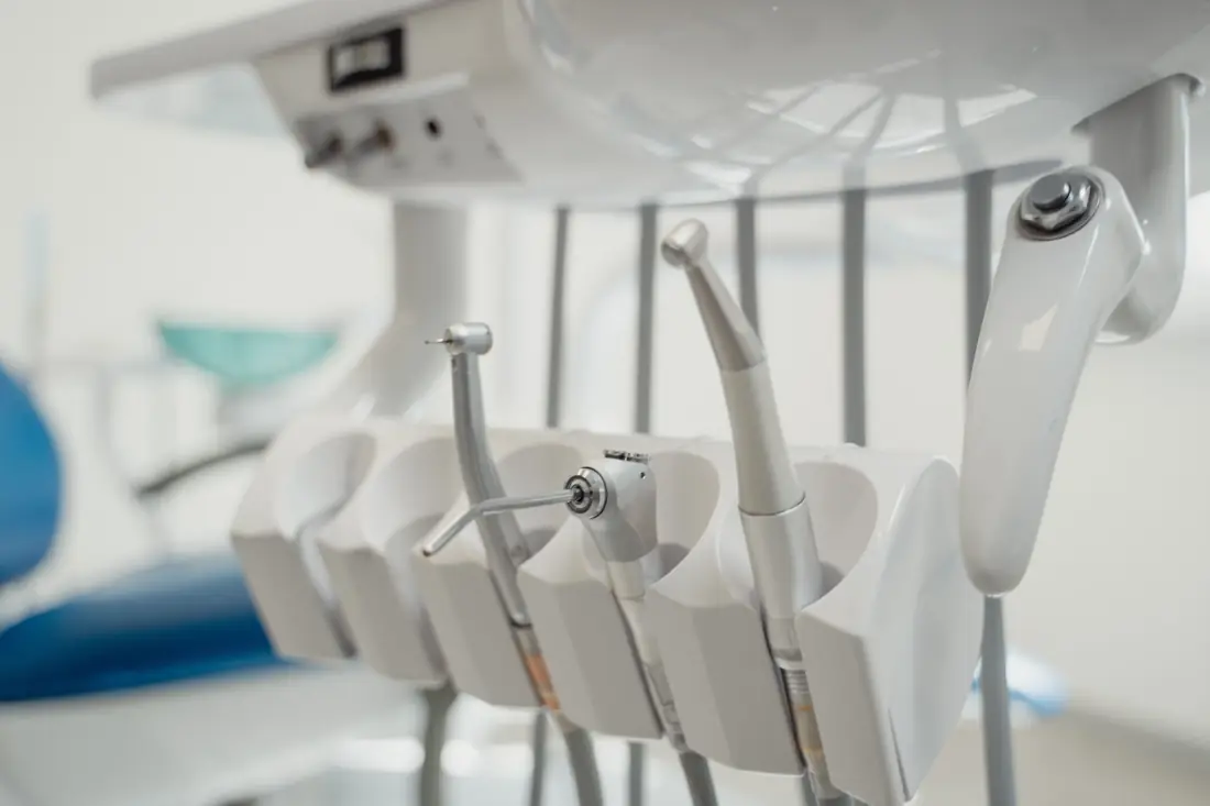 Dental unit and instruments in a disinfected operatory